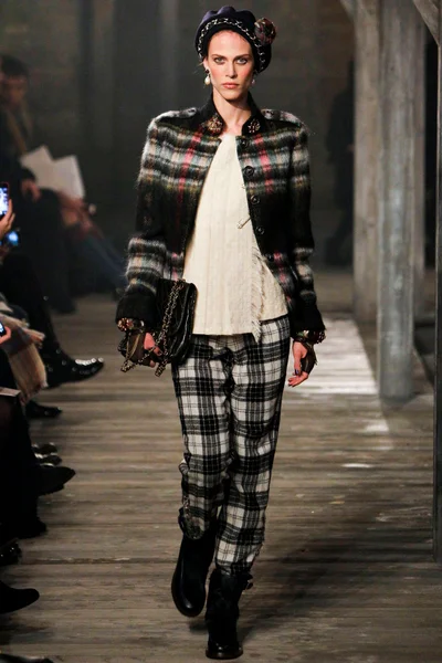 Look 12
